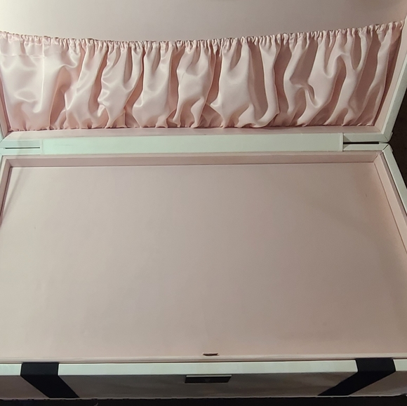 VS Display Trunk - Picture 9 of 9